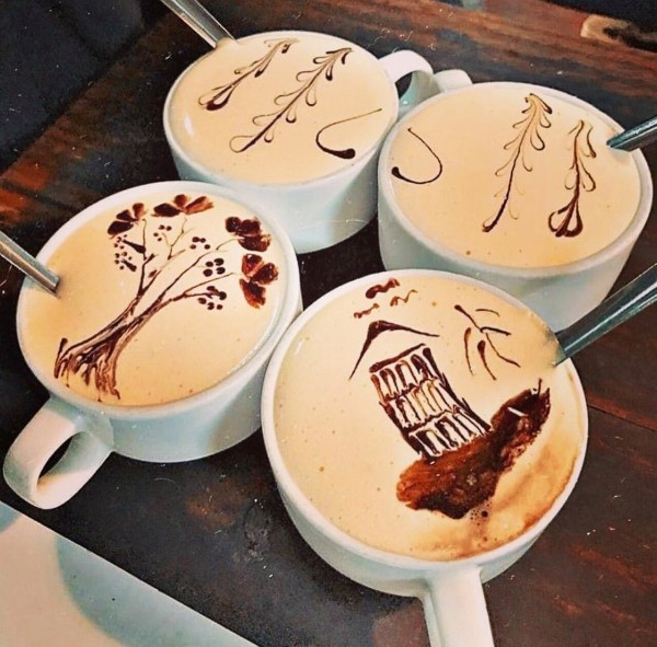 ハノイに来る機会があれば、Dinh Cafeに立ち寄ってエッグコーヒーを楽しんでください！